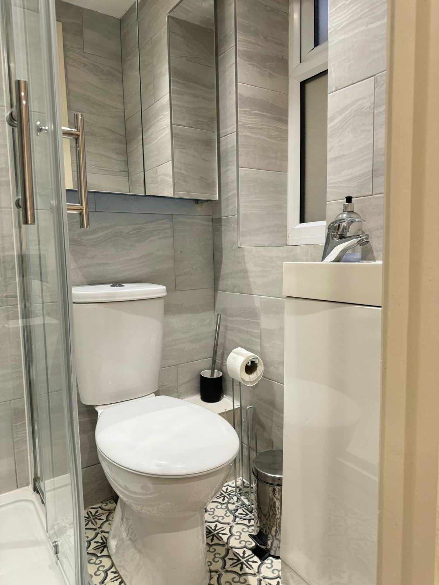 Elitestay Private En-suite Stratford Centre Couette-café *