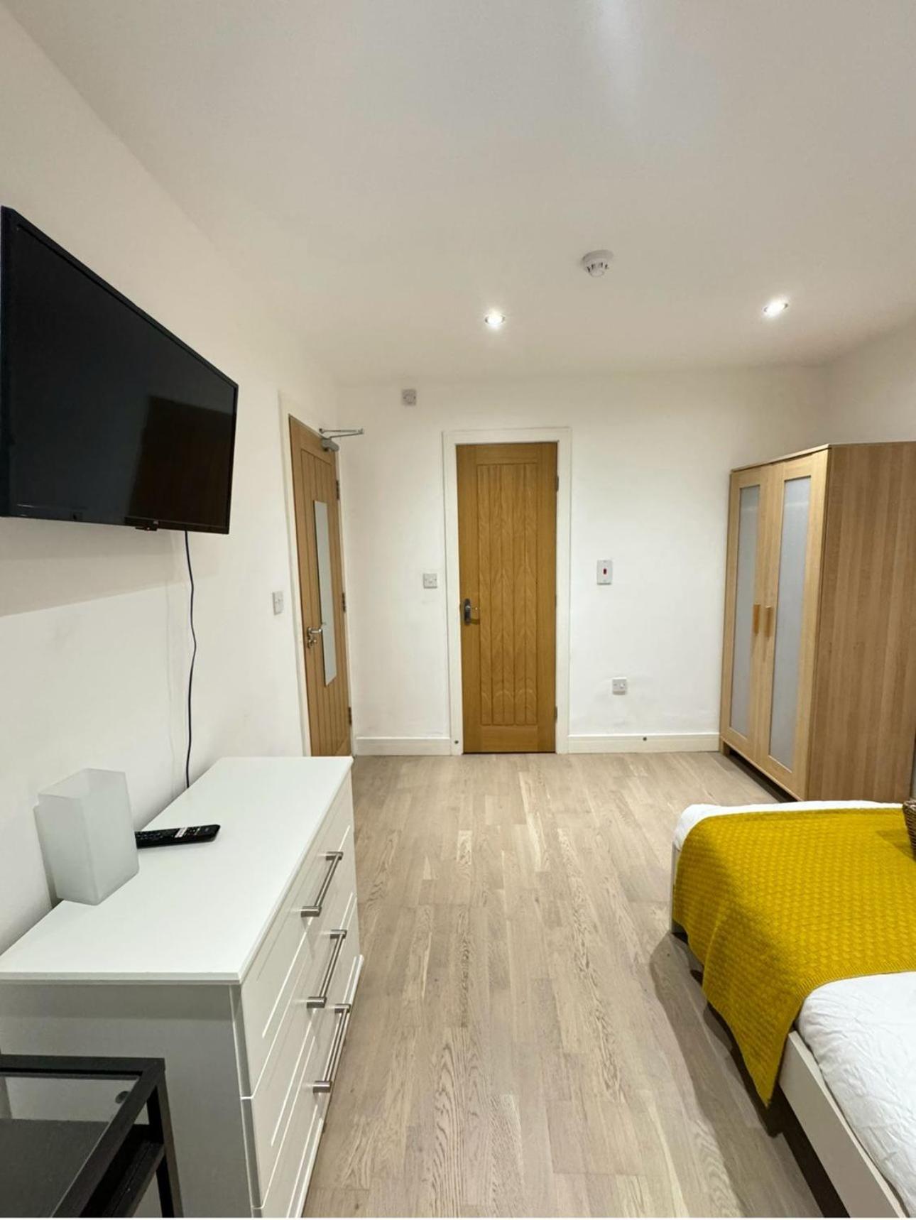 Elitestay Private En-suite Stratford Centre Couette-café