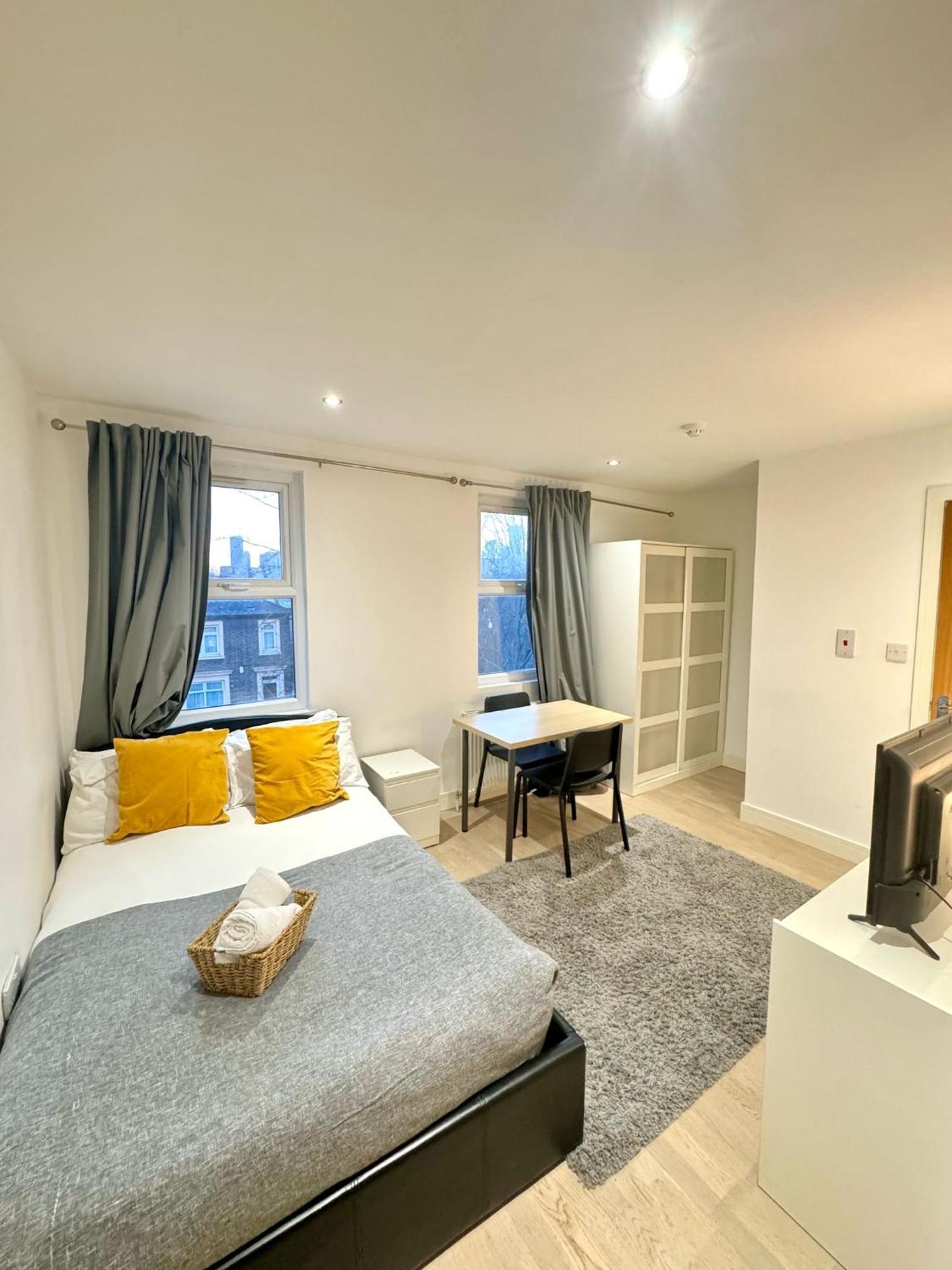 Elitestay Private En-suite Stratford Centre Couette-café Londres